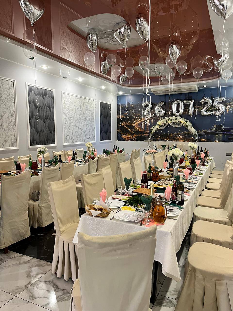 Ресторан Вкус Востока — атмосфера